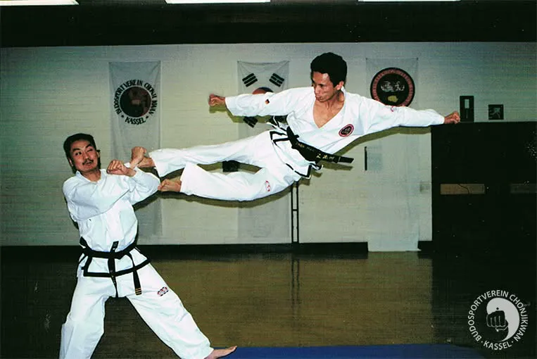 Taekwondo là gì? Hiểu đúng về môn võ của những cú đá
