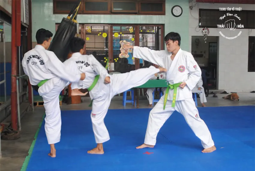 Đối kháng Taekwondo: luật, cách tính điểm và kỹ năng cần có
