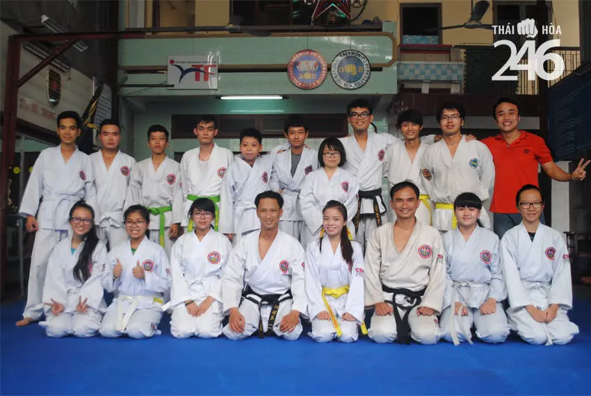 Lớp 246 sân Thái Hòa chụp chung sau kỳ thi lên đai.